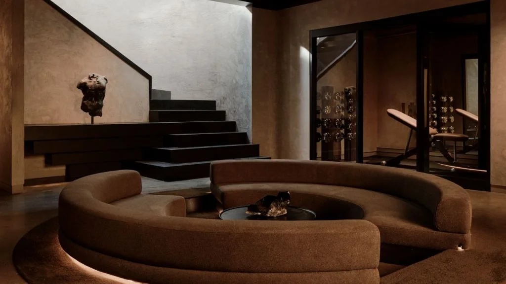 Sunken lounge with curved leather seating at Remedy Place SoHo in New York